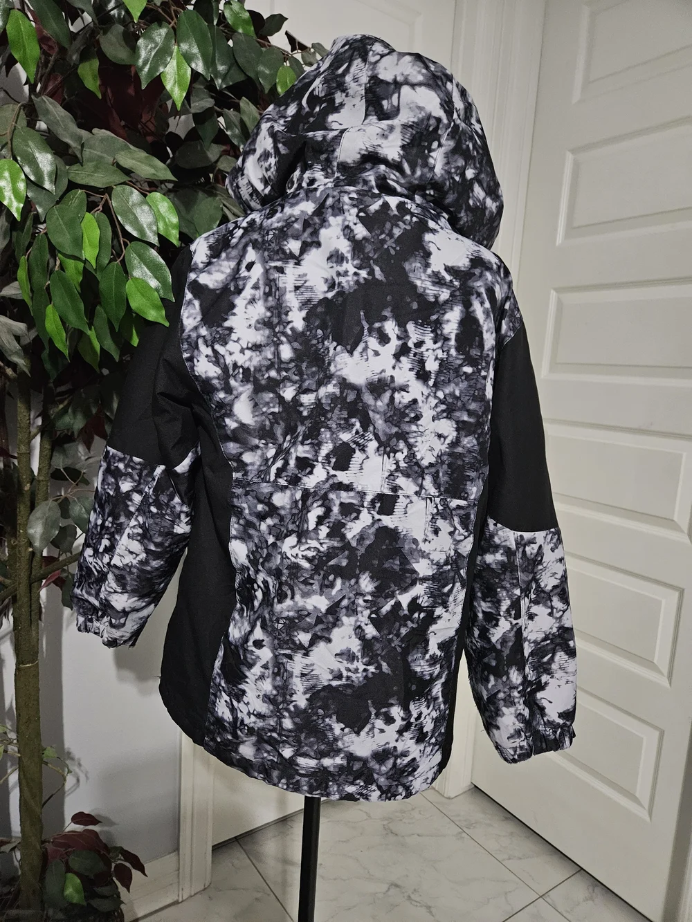 Swiss Tech Black & White Printed Hooded Raincoat with Neon Yellow Accents